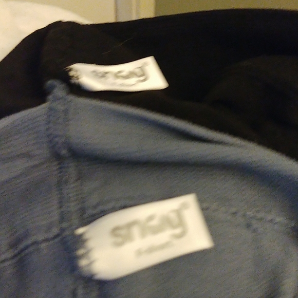 Snag Women's Holiday Tights. Size F Short. 4 Pairs - Picture 3 of 4